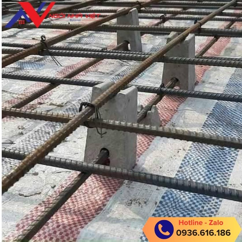 Dùng con kê bê tông 90mm cho thép sàn lớp trên