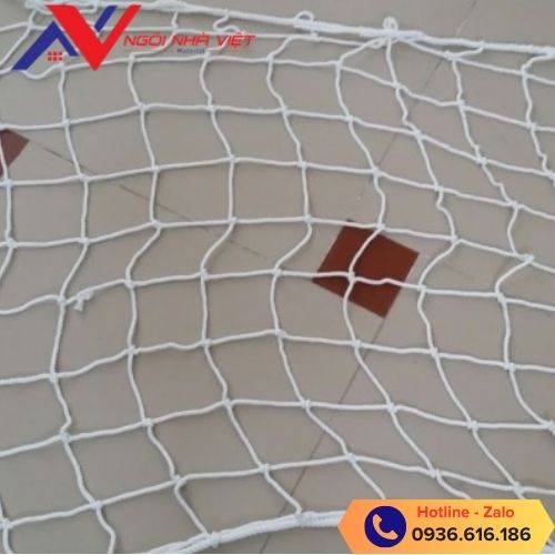 Lưới dù trắng tại Ngôi Nhà Việt