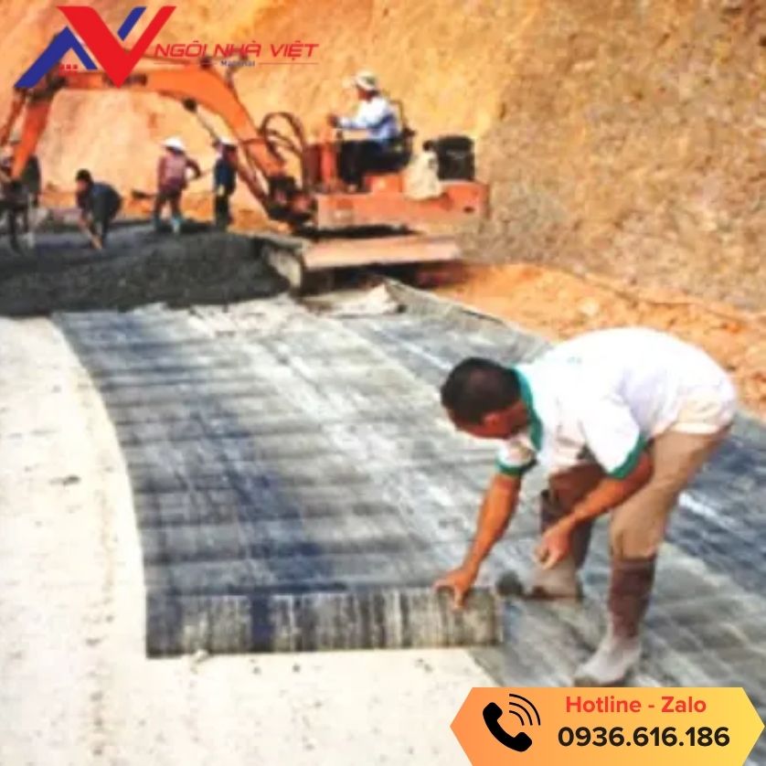 Trải giấy dầu trước khi đổ bê tông Trải giấy dầu trước khi đổ bê tông