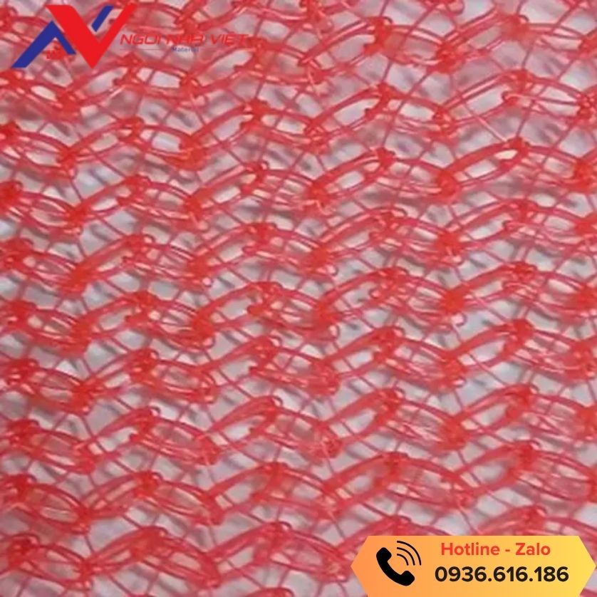 Cận cảnh mắt lưới bao che màu đỏ tại Ngôi Nhà Việt Cận cảnh mắt lưới bao che màu đỏ tại Ngôi Nhà Việt