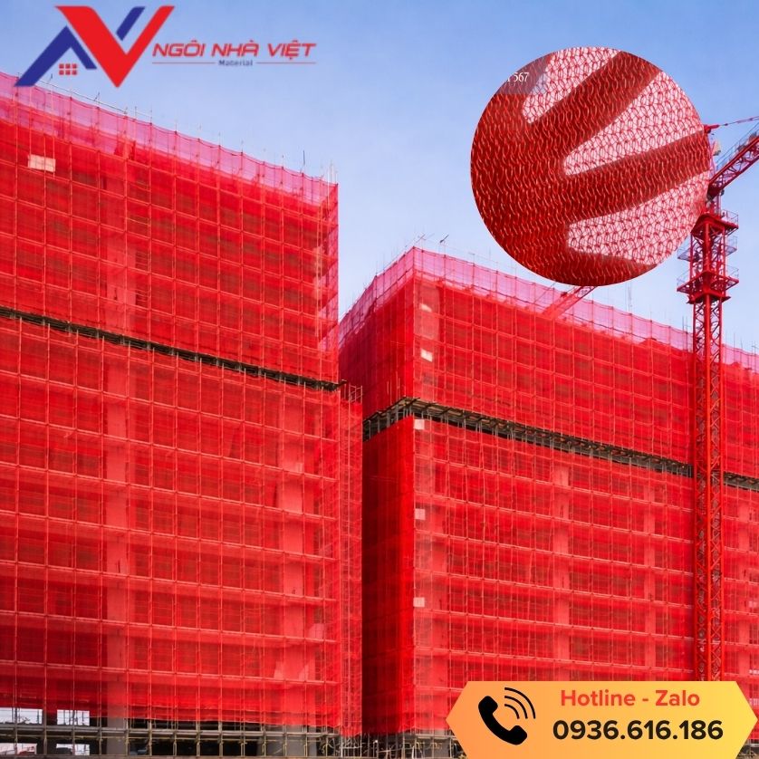 Công trình sử dụng lưới bao che chắn bụi màu đỏ