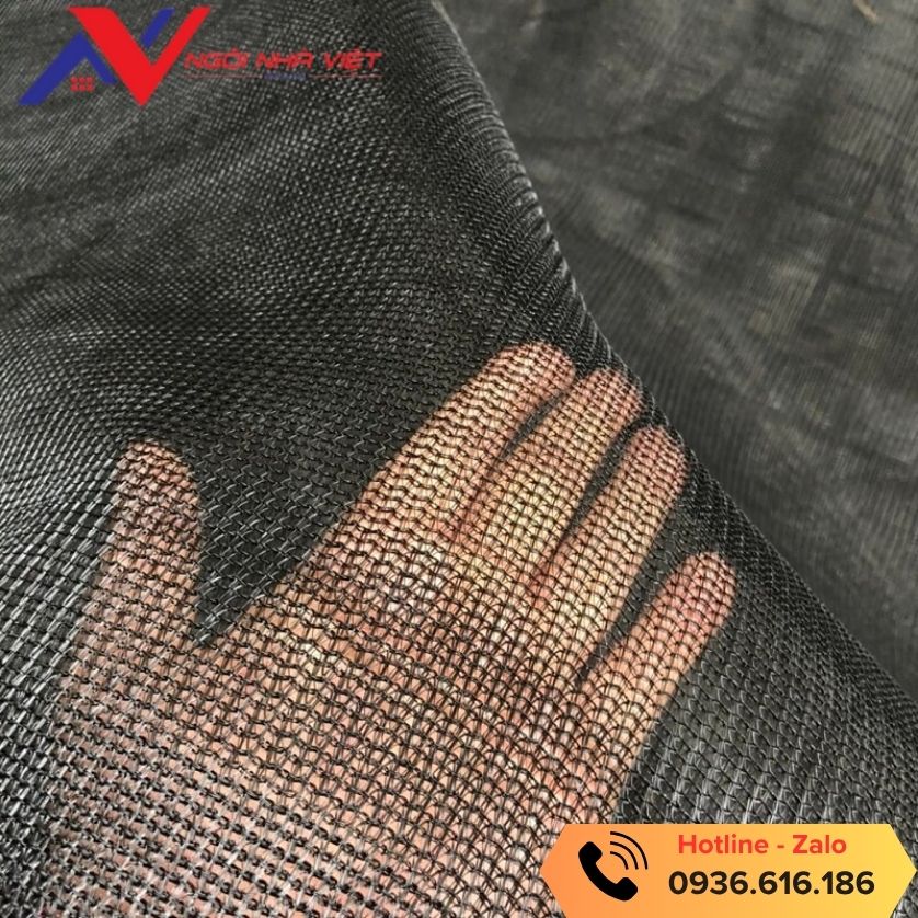 Cận cảnh mắt lưới bao che đen tại Ngôi Nhà Việt