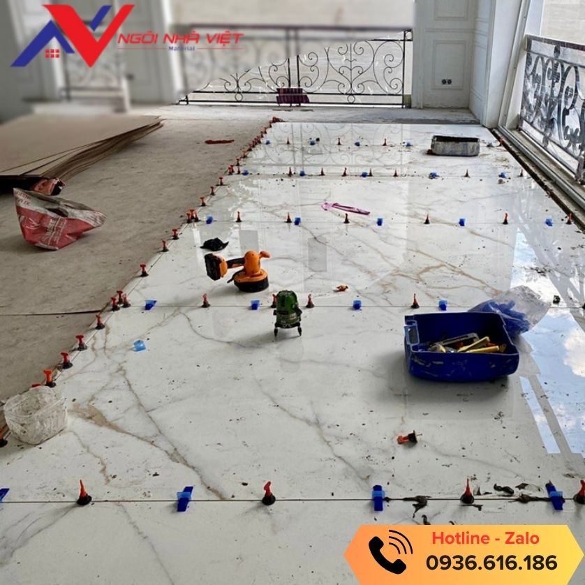 Cách thi công ốp lát gạch kích thước lớn với ke cân bằng