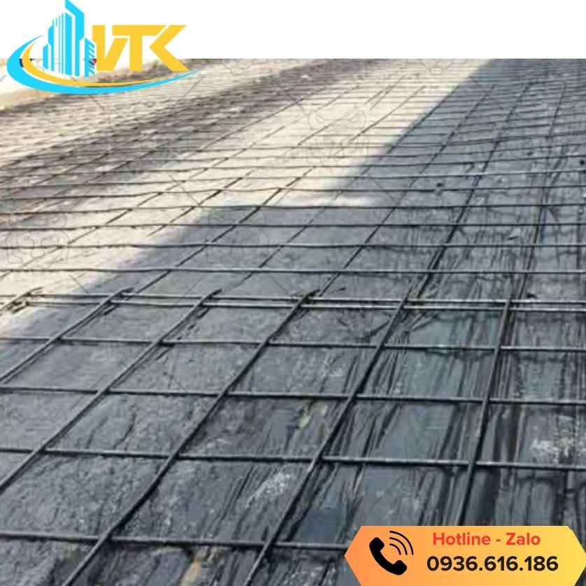 Màng PE lót sàn giúp chống thấm nước ngăn bê tông bị mất nước gây nứt nẻ